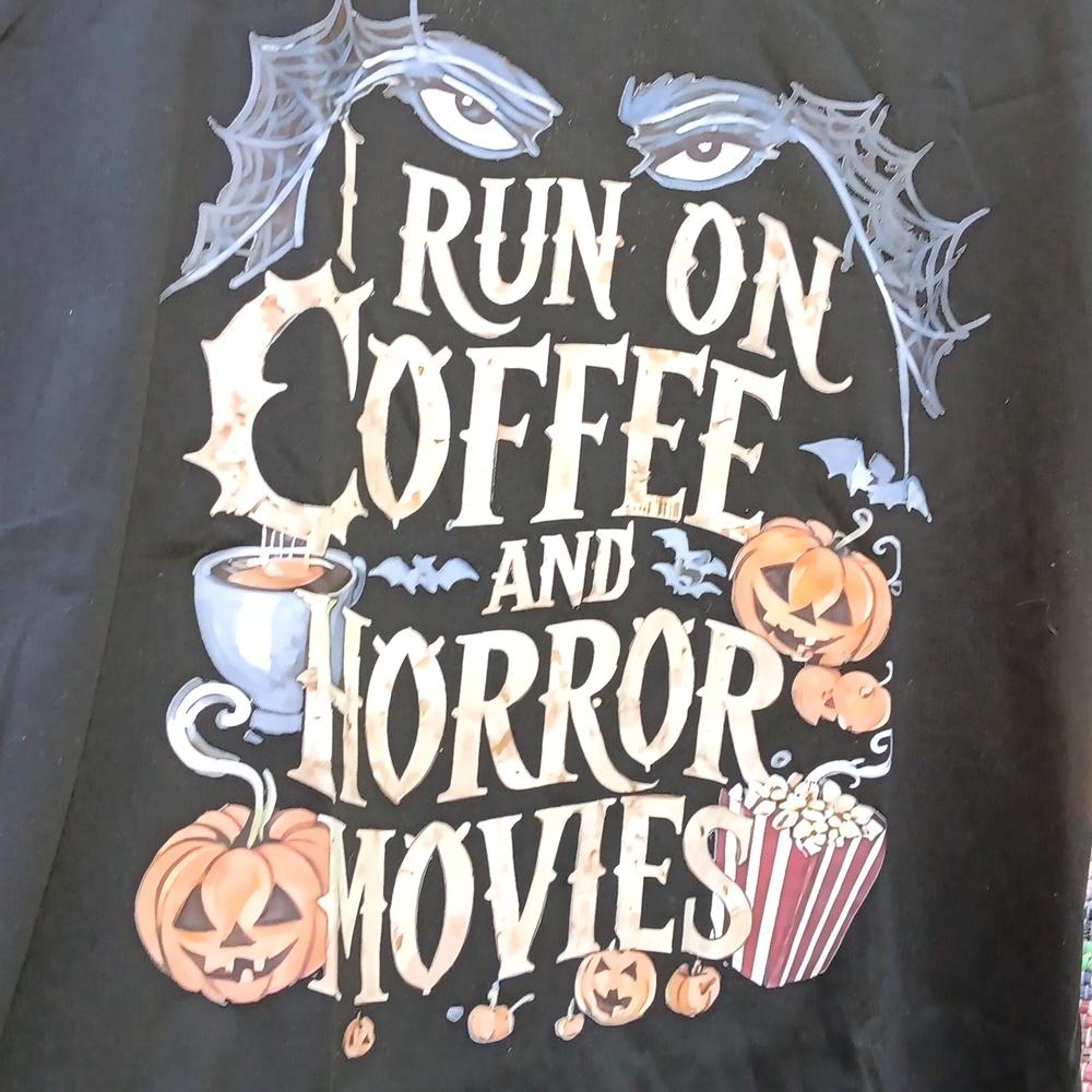 🆕️MENS XXL "I RUN ON COFFEE & HORROR MOVIES" GRAPHIC TSHIRT - Picture 8 of 13